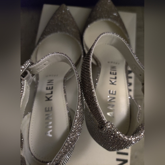 New Anne Klein Platinum Glittery Heels - Picture 6 of 14